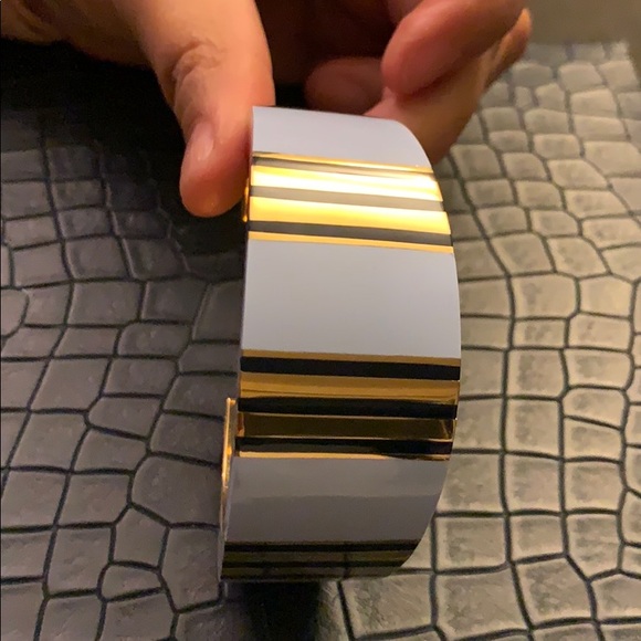 Tory Burch T-Stripe large Cuff bracelet - Picture 2 of 8